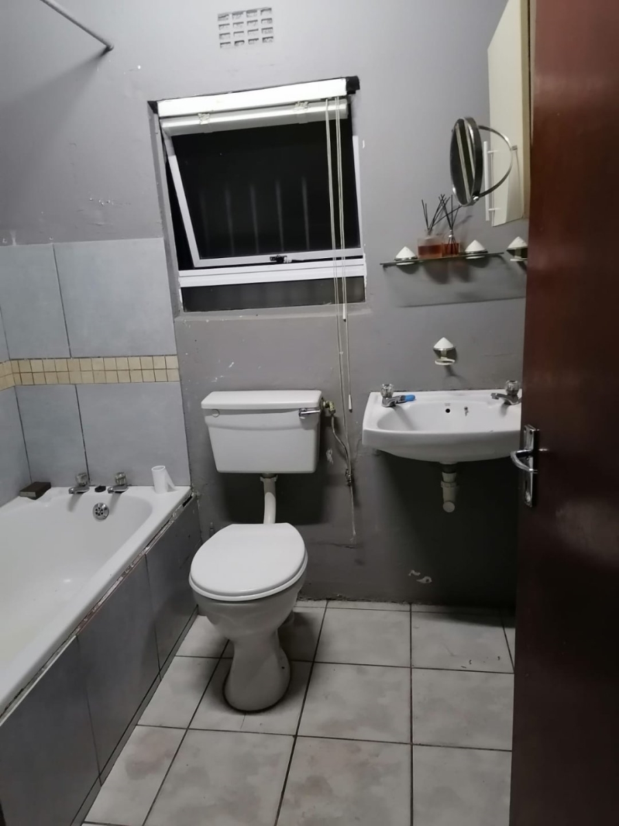  Bedroom Property for Sale in Eastridge Western Cape